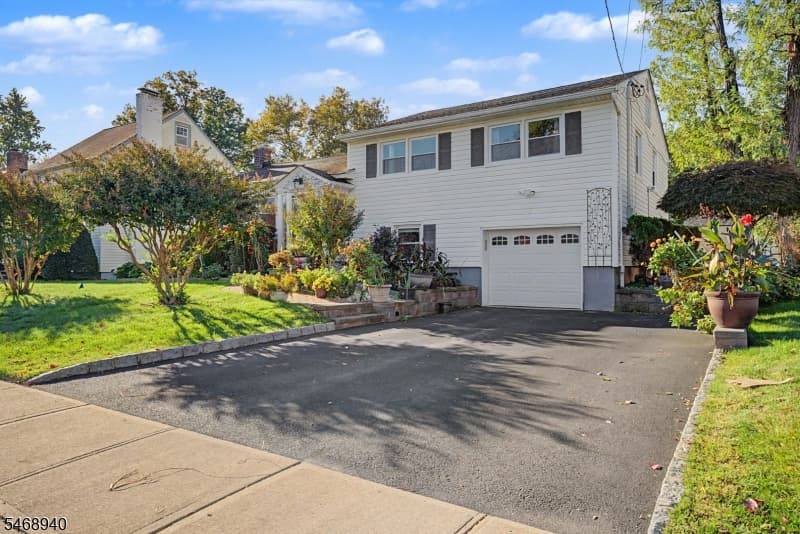 136 Headley Ter, Union Twp. photo 3
