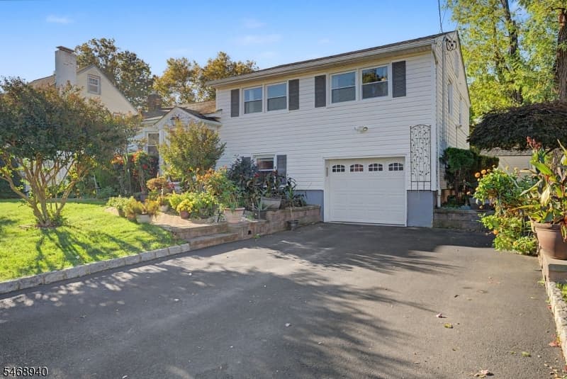 136 Headley Ter, Union Twp. photo 4