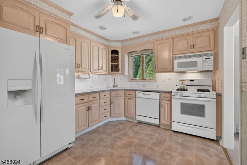 38 Nomahegan Ct, Cranford Twp. photo 13