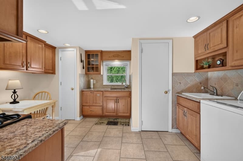 38 Nomahegan Ct, Cranford Twp. photo 31