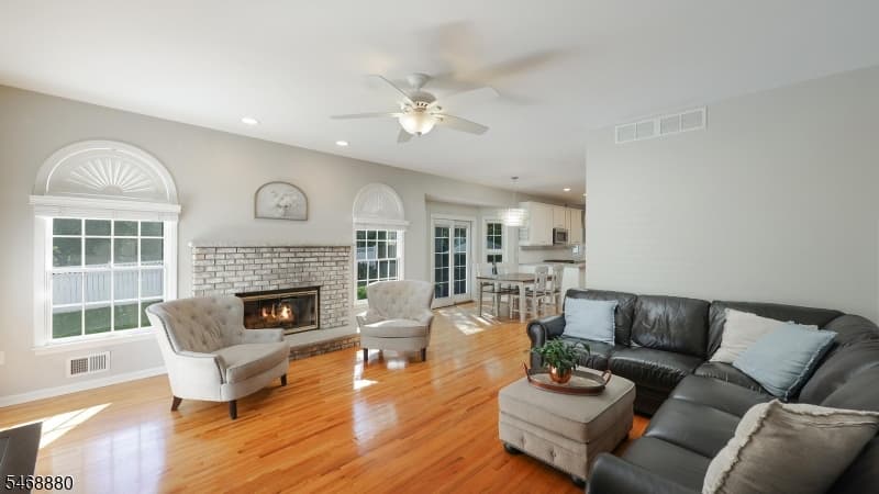 719 Clarence St, Westfield Town photo 9