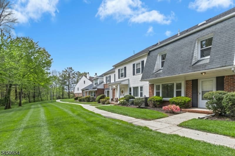 12 Harwich Ct, Scotch Plains Twp., Union