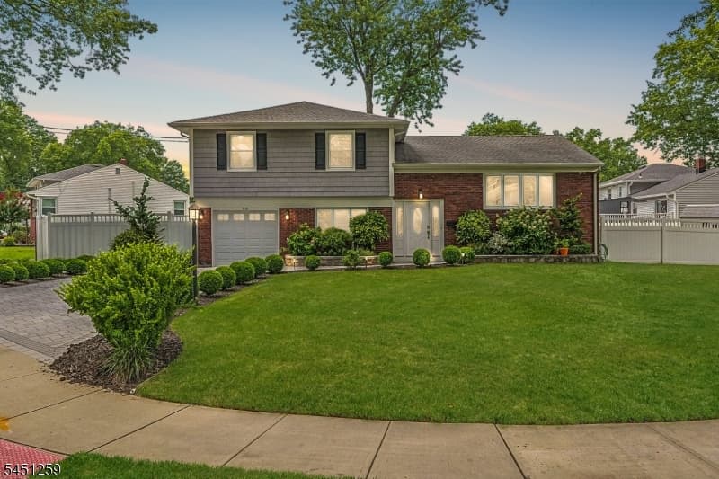 40 Oleander Way, Clark Twp., Union