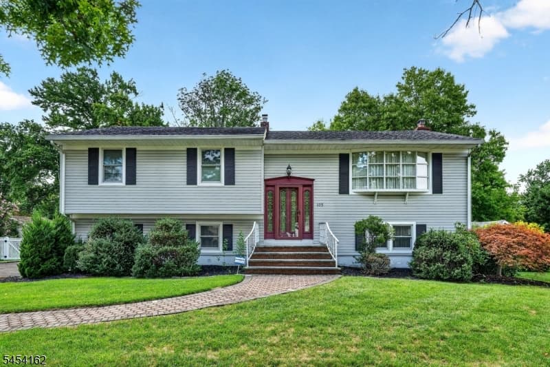 105 VICTORIA DRIVE, Clark Twp.