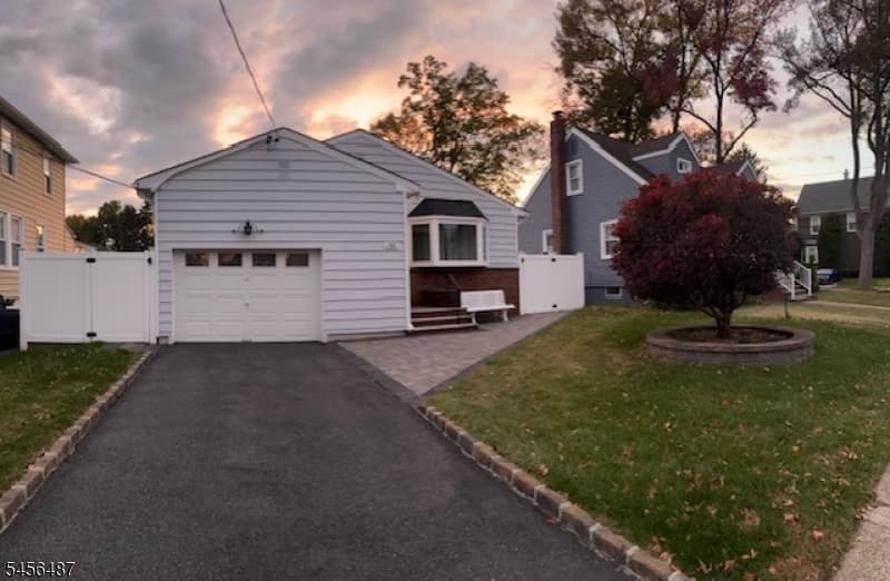 196 Galloping Hill Rd, Roselle Park Boro