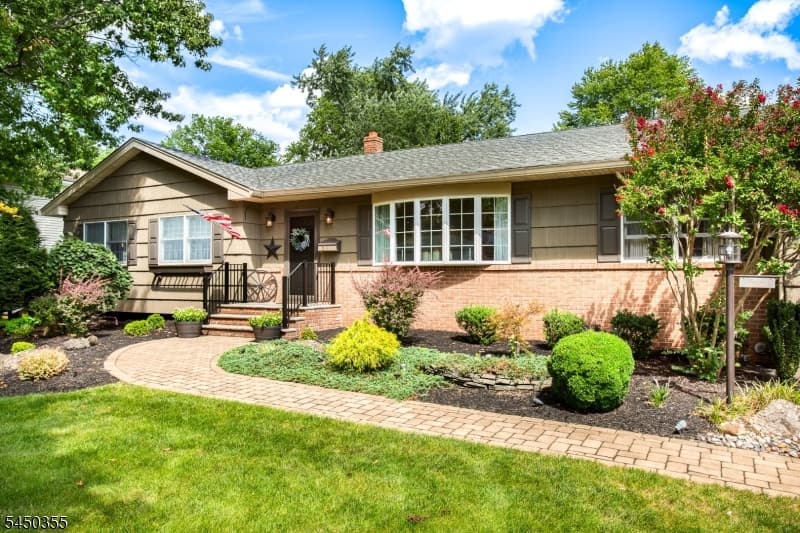 211 Briarheath Lane, Clark Twp.