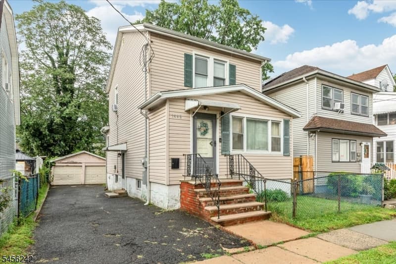 1445 Hiawatha Avenue, Hillside Twp.