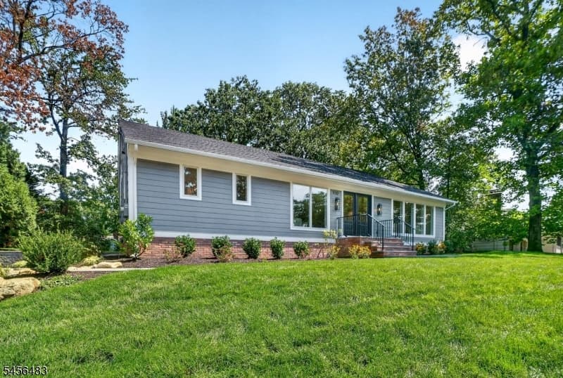 910 Minisink Way, Westfield Town