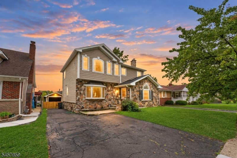 2319 Colonial Dr, Rahway City