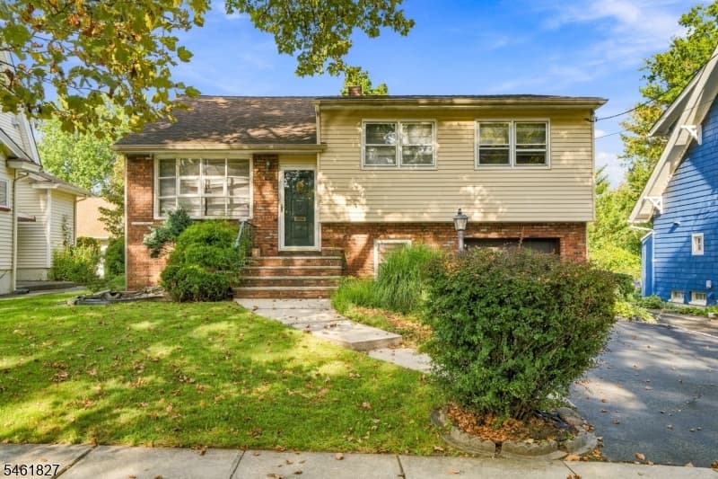 107 Severin Ct, Cranford Twp.