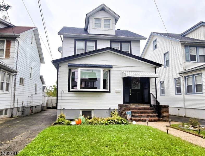 2035 Balmoral Ave, Union Twp.