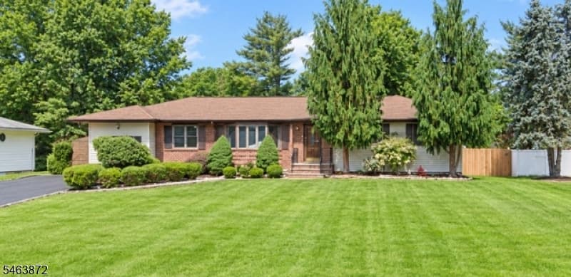 77 Schwinn Dr, Clark Twp.