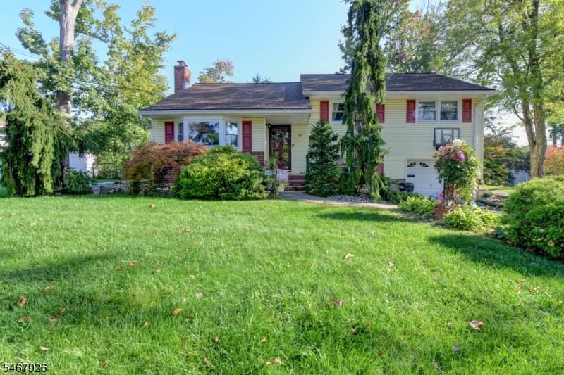 10 Lynn Dr, Springfield Twp.
