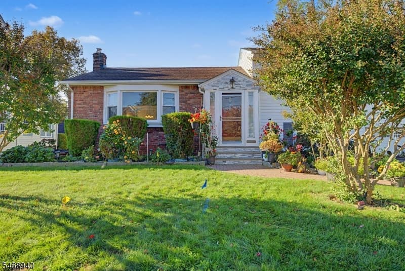 136 Headley Ter, Union Twp.