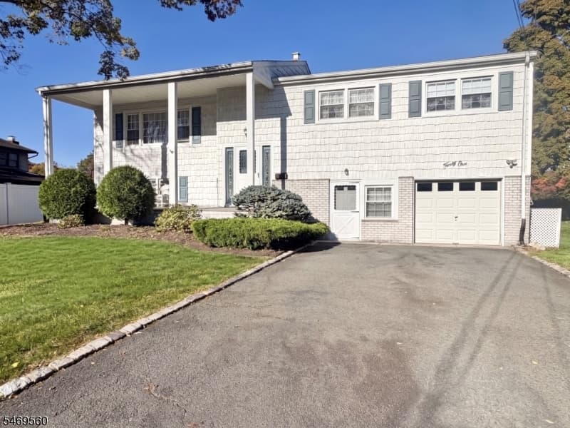 41 Mohawk Dr, Springfield Twp.