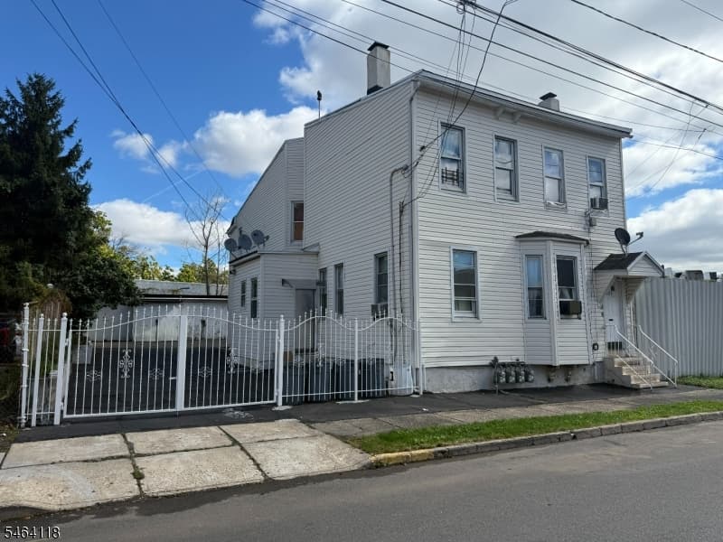 621 Livingston St, Elizabeth City