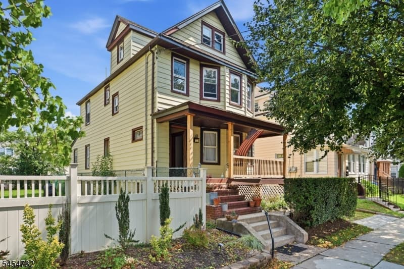 23 W 18Th St, Linden City