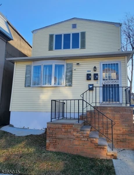 1310 E Henry St, Linden City