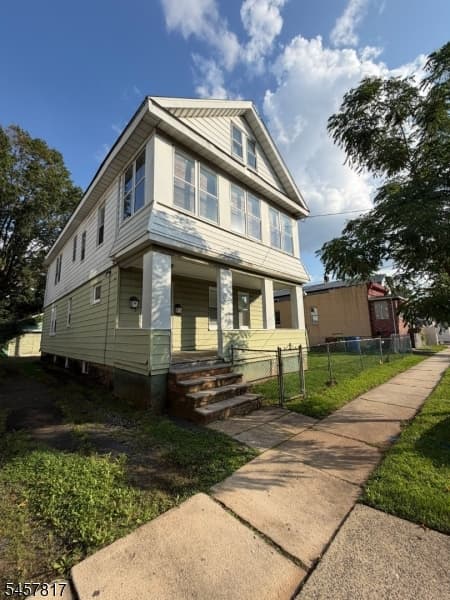 1220 E Henry St, Linden City