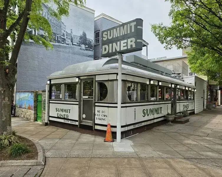 Summit Diner Shines Again