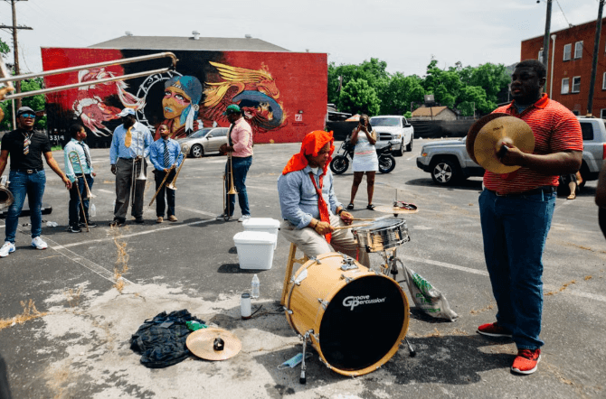 Roselle Residents Kickoff Uptown Vibes - TAPinto