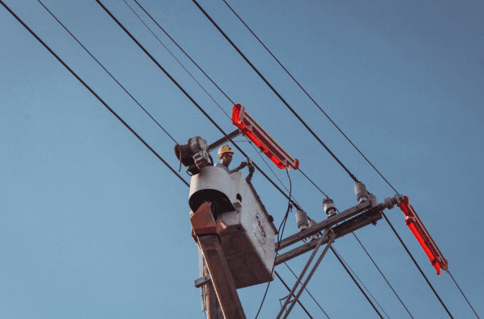Larger Outages Restored in Summit as Crews Address Complex Repairs
