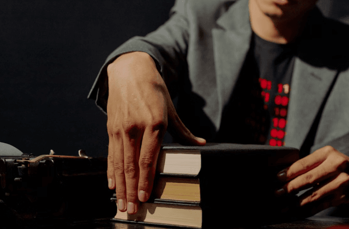 Kenilworth Brearley Alumni & Aspiring Author Writes Jokes for Future Book